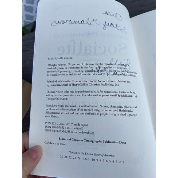 The Socialite by J'Nell Ciesielski Signed Paperback Book Pre-Loved - Picture 7 of 7